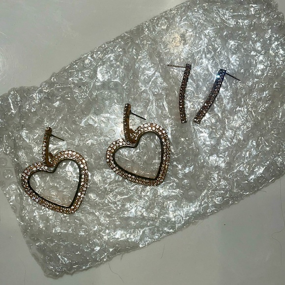 Women’s world, gold heart earring set - Picture 1 of 9